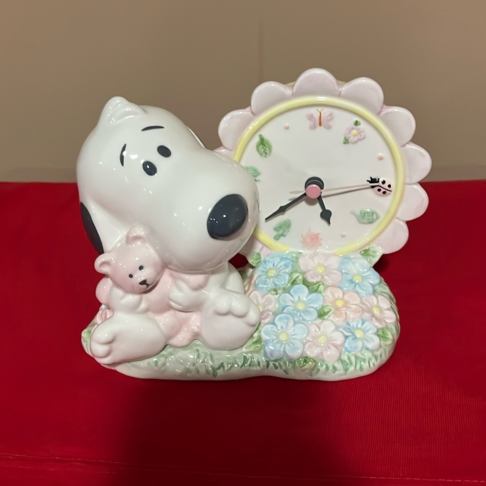 Vintage Snoopy Ceramic Clock with Floral Design - Picture 2 of 4